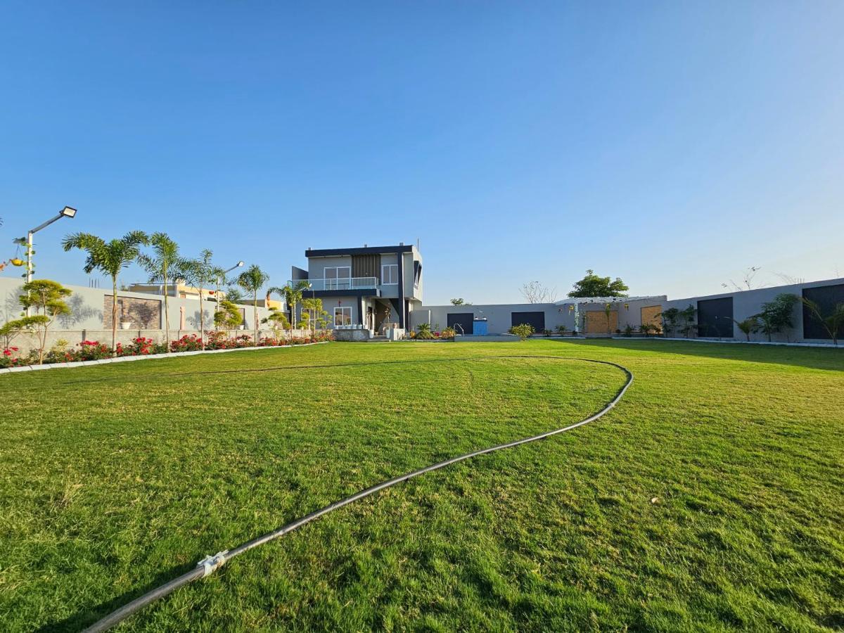 Shree Ambe Farmhouse Villa อุจเจน ภายนอก รูปภาพ