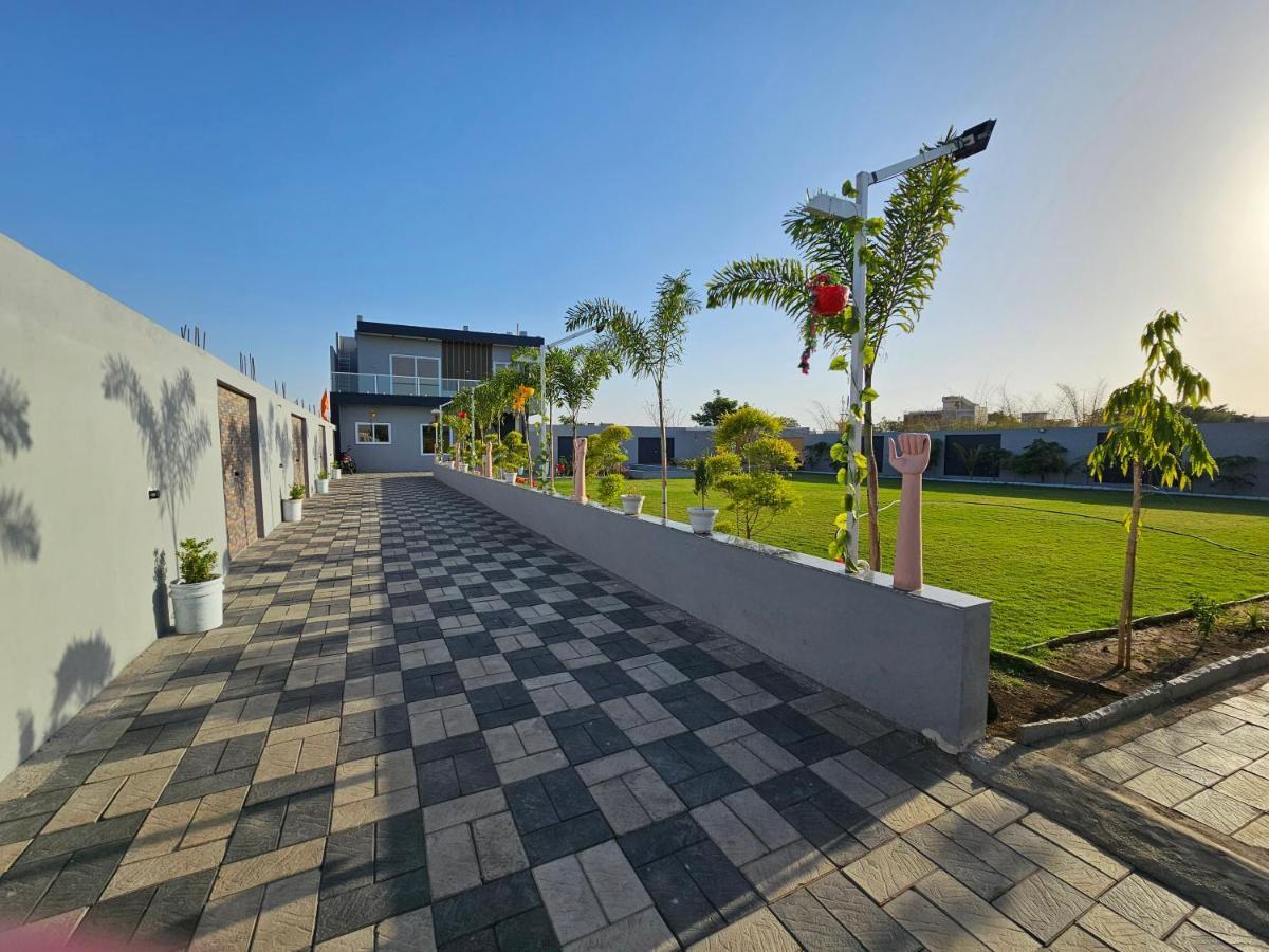 Shree Ambe Farmhouse Villa อุจเจน ภายนอก รูปภาพ
