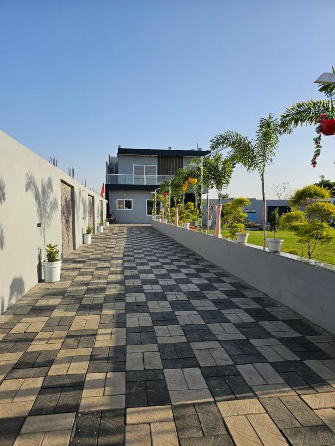 Shree Ambe Farmhouse Villa อุจเจน ภายนอก รูปภาพ