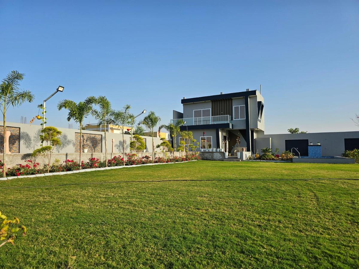 Shree Ambe Farmhouse Villa อุจเจน ภายนอก รูปภาพ