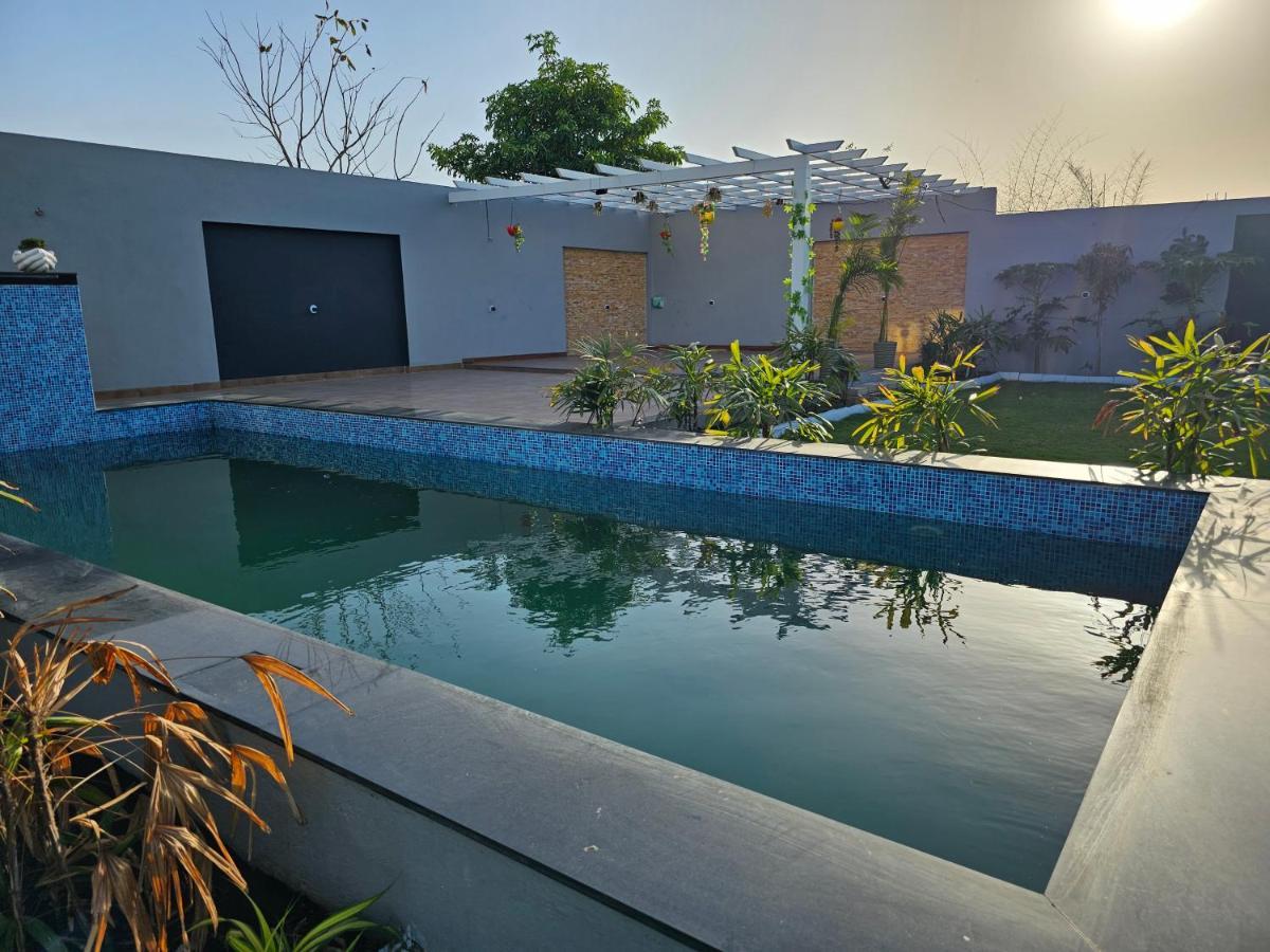 Shree Ambe Farmhouse Villa อุจเจน ภายนอก รูปภาพ
